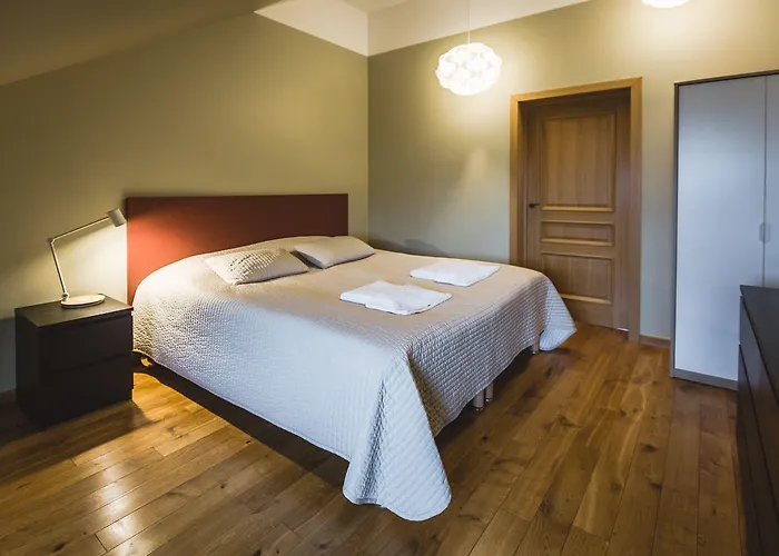 Ξενοδοχείο με διαμερίσματα Lux - Ernesta, Free Parking 4*