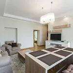 Lux - Ernesta, Free Parking Apart Otel