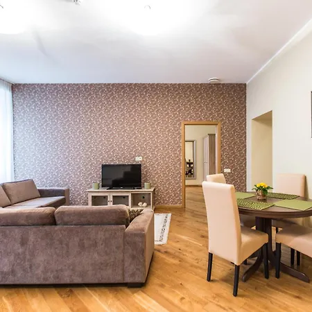 Lux - Ernesta, Free Parking Riga