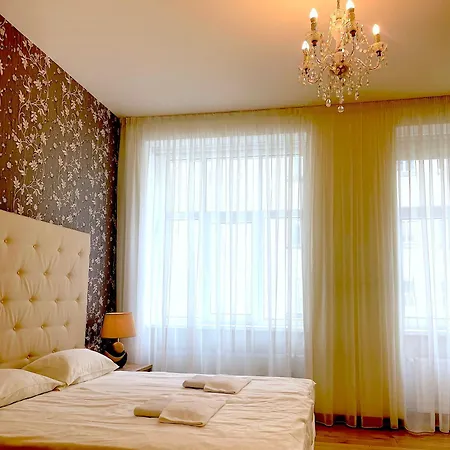 Aparthotel Lux - Ernesta, Free Parking 4*