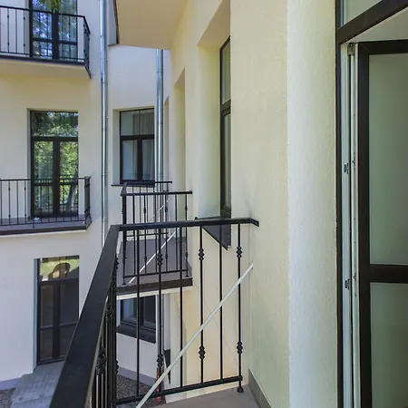 Lux - Ernesta, Free Parking