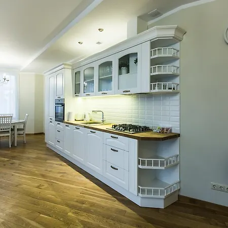Aparthotel Lux - Ernesta, Free Parking