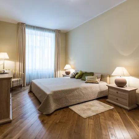 Lux - Ernesta, Free Parking Apart Otel 4*