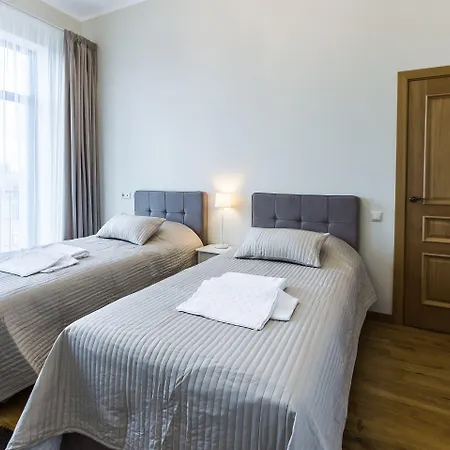 Lux - Ernesta, Free Parking