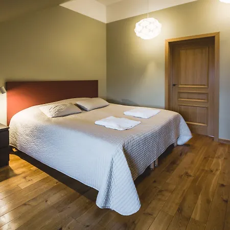 Aparthotel Lux - Ernesta, Free Parking 4*