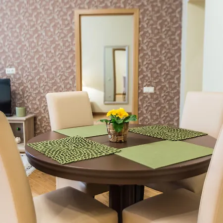 Lux - Ernesta, Free Parking Apart Otel 4*