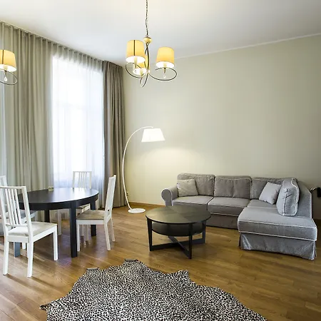 Lux - Ernesta, Free Parking Riga