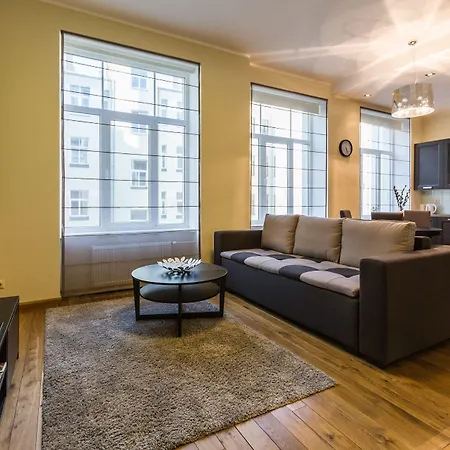 Lux - Ernesta, Free Parking