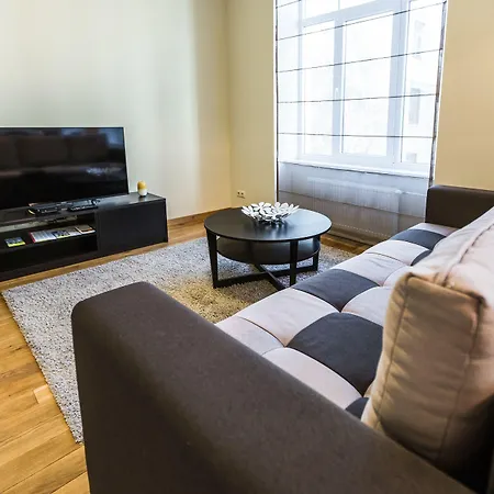 Lux - Ernesta, Free Parking