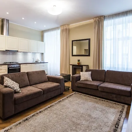 Lux - Ernesta, Free Parking Aparthotel