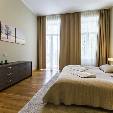 Lux - Ernesta, Free Parking 4* Riga