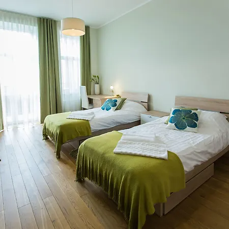 Lux - Ernesta, Free Parking Aparthotel