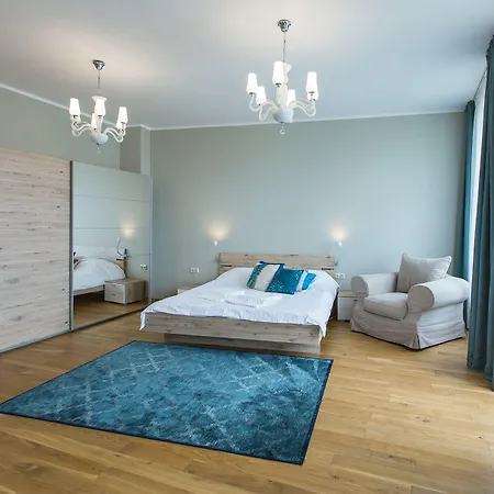 Lux - Ernesta, Free Parking Aparthotel