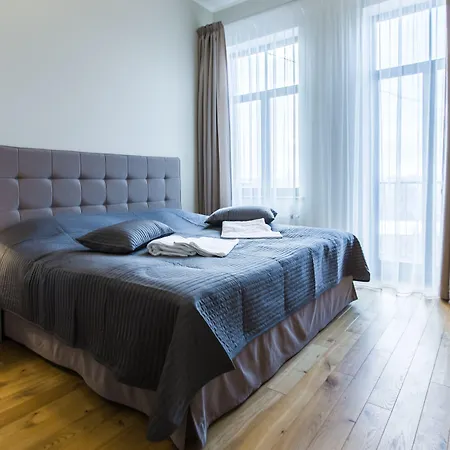 Lux - Ernesta, Free Parking Hotel apartamentowy 4*