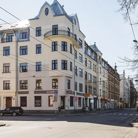 Aparthotel Lux - Ernesta, Free Parking 4*