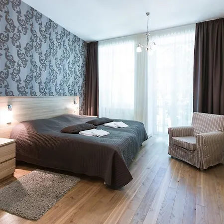 Aparthotel Lux - Ernesta, Free Parking 4*