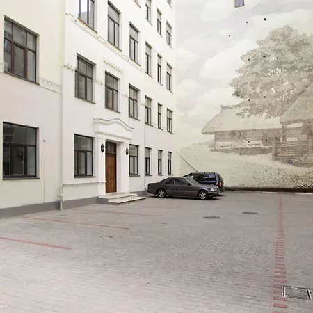 Aparthotel Lux - Ernesta, Free Parking