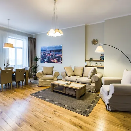 Lux - Ernesta, Free Parking Aparthotel