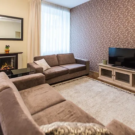 Aparthotel Lux - Ernesta, Free Parking 4*