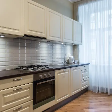 Aparthotel Lux - Ernesta, Free Parking 4*