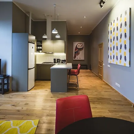 Lux - Ernesta, Free Parking Aparthotel
