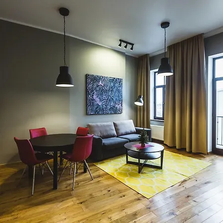 Lux - Ernesta, Free Parking Aparthotel