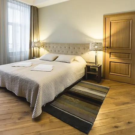 Lux - Ernesta, Free Parking Aparthotel