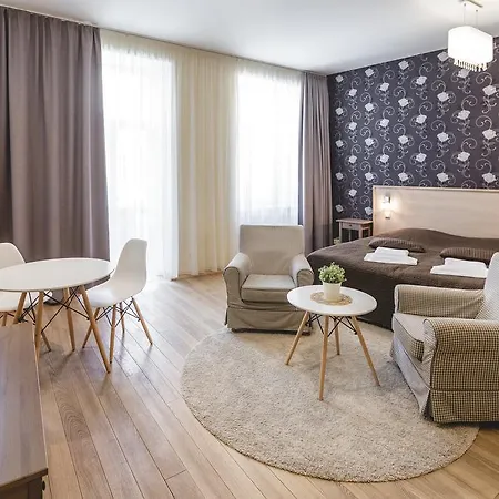 Lux - Ernesta, Free Parking Aparthotel 4*