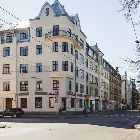 Lux - Ernesta, Free Parking Aparthotel 4*
