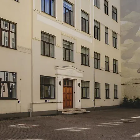 Lux - Ernesta, Free Parking Riga