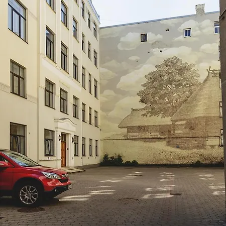 Lux - Ernesta, Free Parking