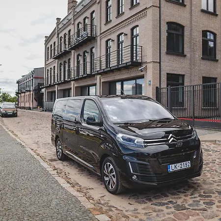 Lux - Ernesta, Free Parking Aparthotel