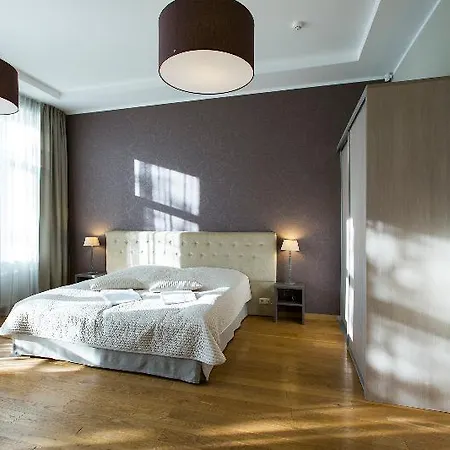 Aparthotel Lux - Ernesta, Free Parking