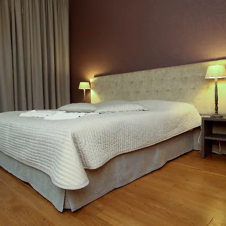 Lux - Ernesta, Free Parking Aparthotel 4*