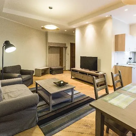 Aparthotel Lux - Ernesta, Free Parking 4*