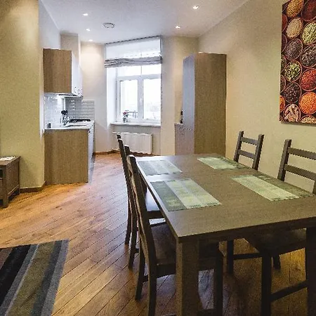 Lux - Ernesta, Free Parking Aparthotel 4*
