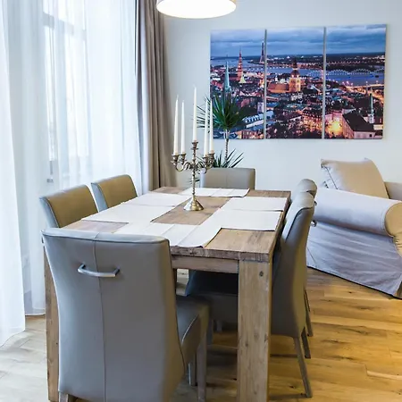 Apart-hotel Lux - Ernesta, Free Parking 4*