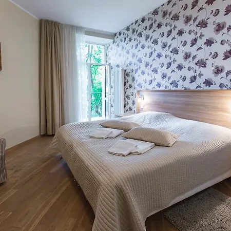 Lux - Ernesta, Free Parking Aparthotel Riga