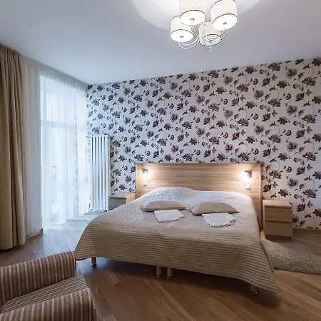 Lux - Ernesta, Free Parking 4* Riga