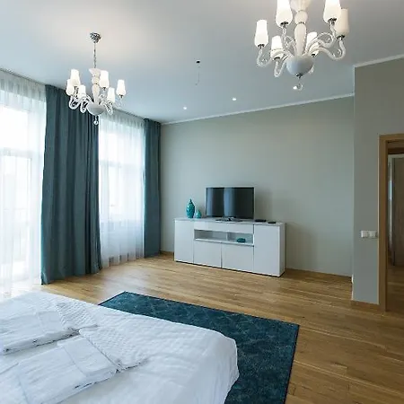 Aparthotel Lux - Ernesta, Free Parking
