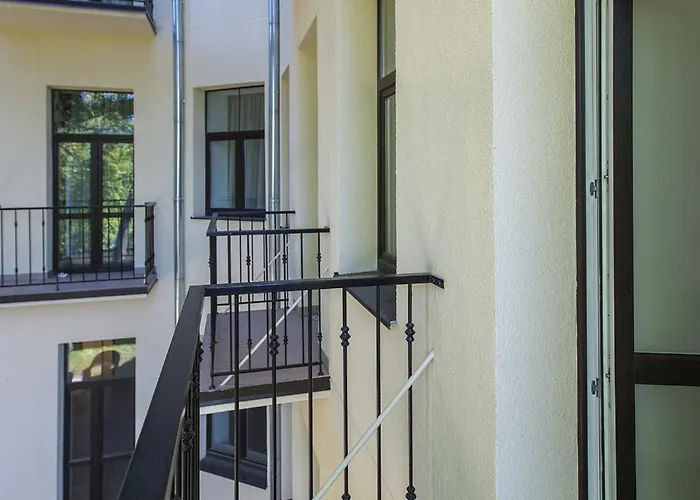 Lux - Ernesta, Free Parking