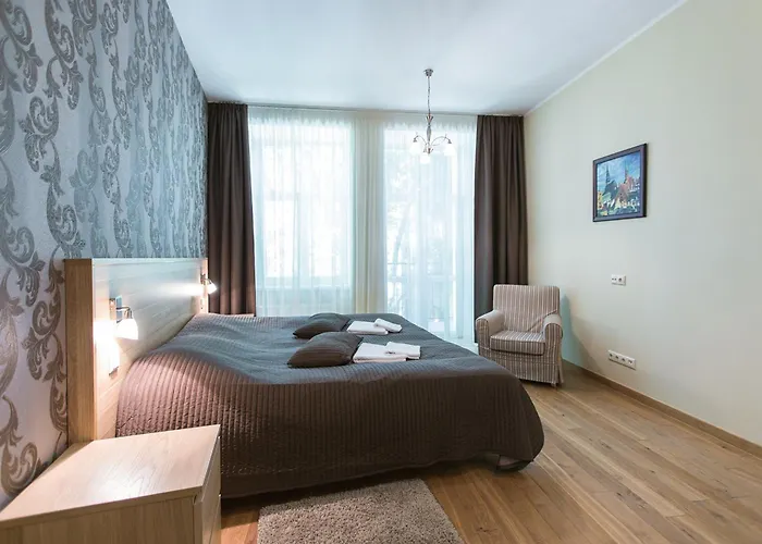 Lux - Ernesta, Free Parking Aparthotel 4*