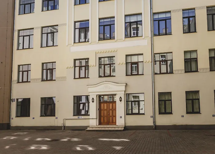 Aparthotel Lux - Ernesta, Free Parking