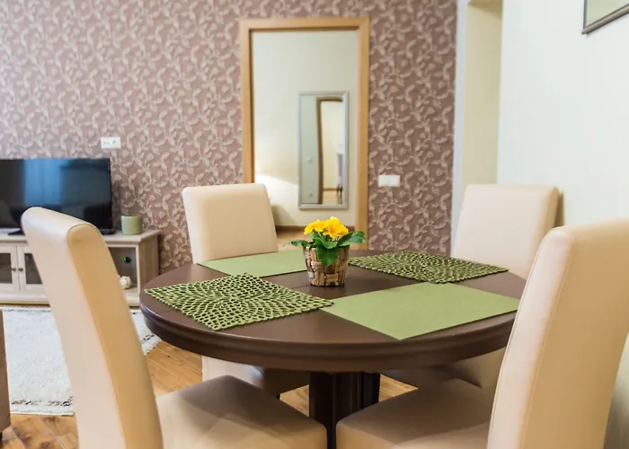 Lux - Ernesta, Free Parking Aparthotel 4*