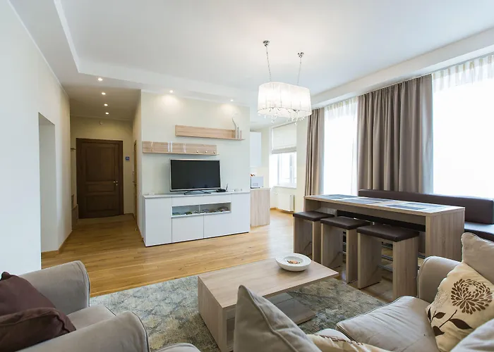 Lux - Ernesta, Free Parking Aparthotel