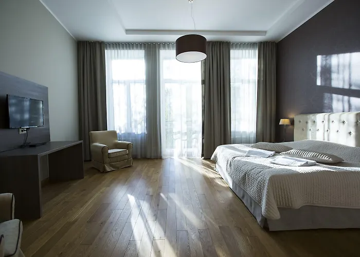 Lux - Ernesta, Free Parking