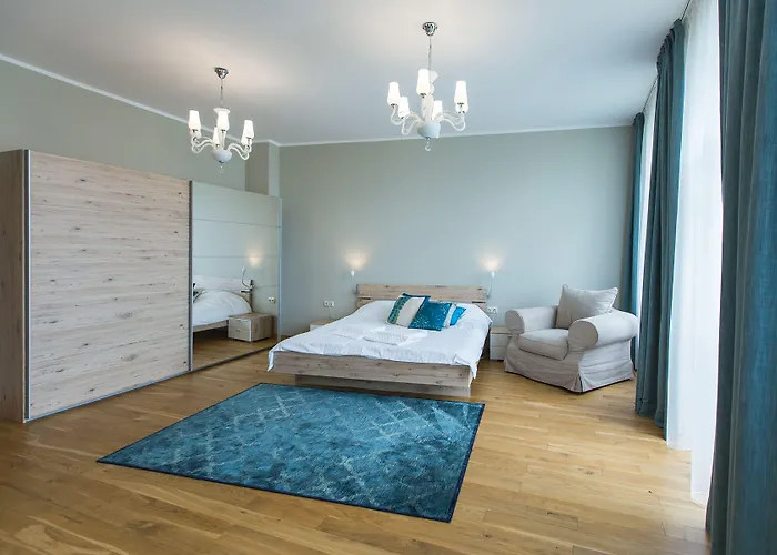 Lux - Ernesta, Free Parking Aparthotel