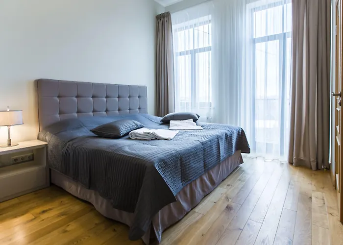 Lux - Ernesta, Free Parking Aparthotel 4*