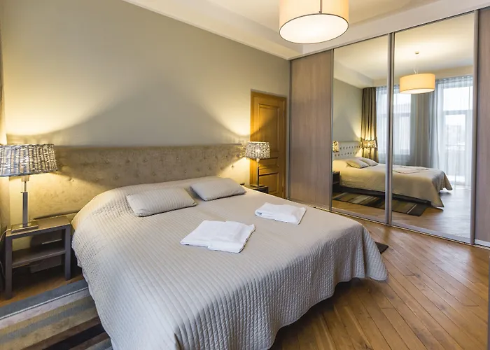 Lux - Ernesta, Free Parking Aparthotel