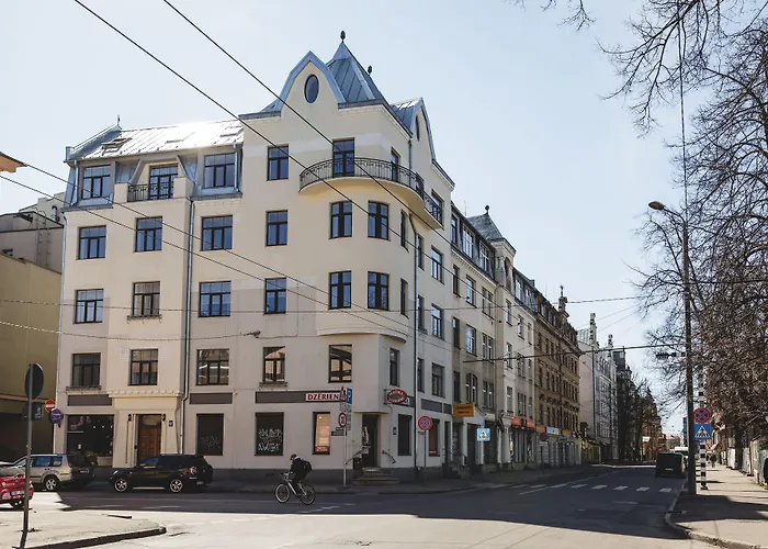 Lux - Ernesta, Free Parking Aparthotel